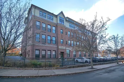 72 Ashland St #410 1