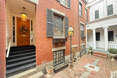 5 Rollins Place