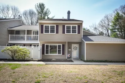 627 Edgebrook Dr #627