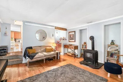 32 River St #32