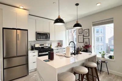 108 Chelsea St #2F