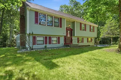 64 Marshall St 1