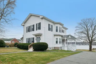 2396 Riverside Ave 1