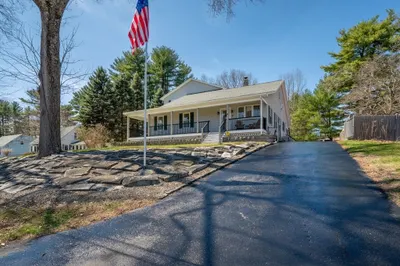 9 Riverside Rd