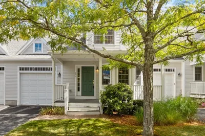 10 Charnstaff Ln #204 1
