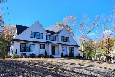 7 Overlook Dr 1