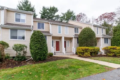 23 Gaslight Ln #23 1