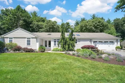 54 Glen Brook Ln 1