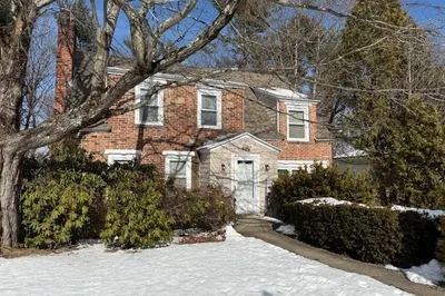 32 Zenith Dr