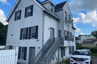 13-r Plain St