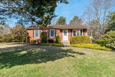 22 Lakeside Ave