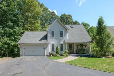 77 Gates Avenue