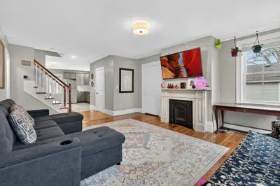 49 Essex St #2R 1