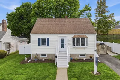77 Weyham Rd