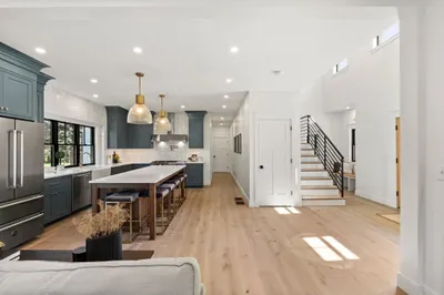 112 Middle Rd 1