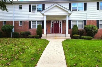 34 Colonial Circle #B