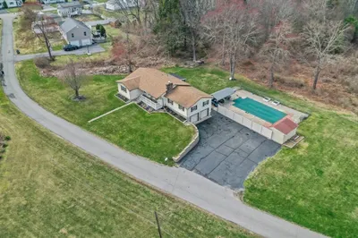 7 Woods Grove Drive 1