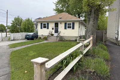 353 Massasoit Ave 1