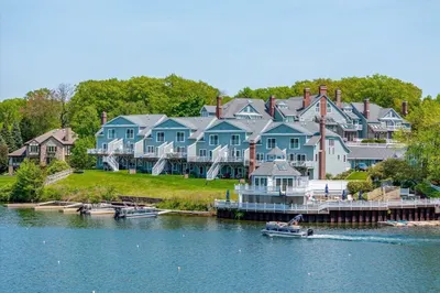 4 Eastern Point Dr #4 1