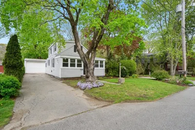 32 Quarry St