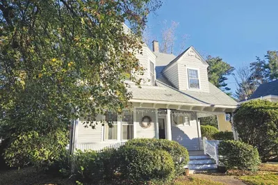 60 Maple St 1