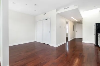 9 Anderson St #5-2