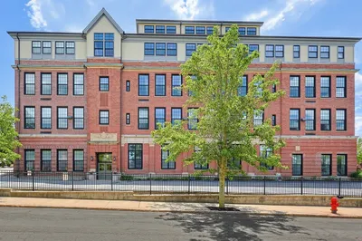 72 Ashland St #408 1