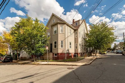 22 Sargent Ave 1