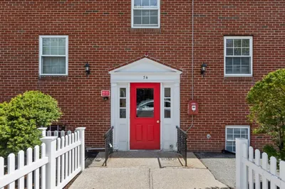 74 Springvale Ave #18