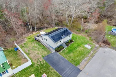 102 Brookside Rd 1