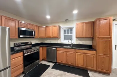 73-75 Laurier Ave #75