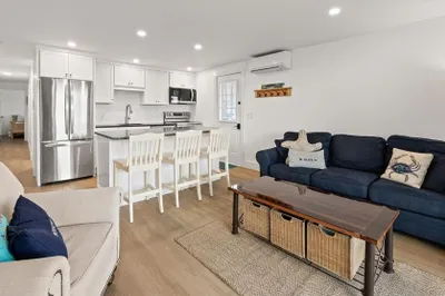 945 Commercial Street #1B 1