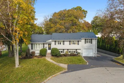 8 Mayflower Drive 1