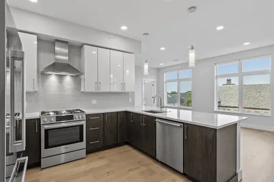124 Highland Ave #404