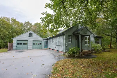 76 Ray Rd