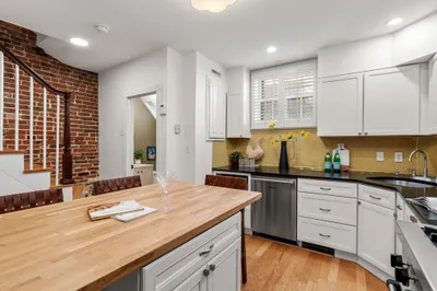 22 Shawmut St #TH 1