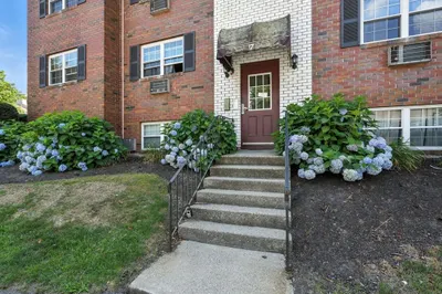 7 MaplE CrEst Cir #E 1