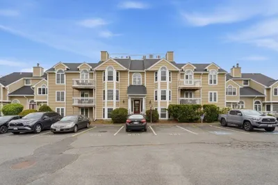 206 Carriage Ln #206