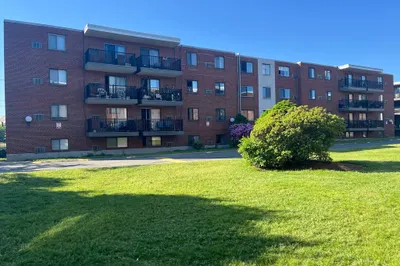 1000 Governors Dr #17