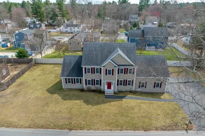28 Woodlawn Ave 1