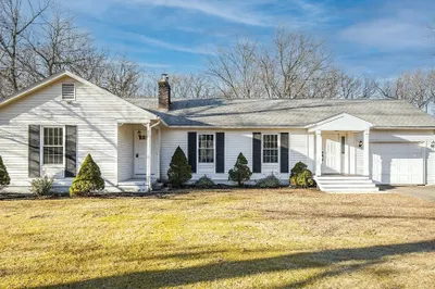 48 Carmen Ave 1