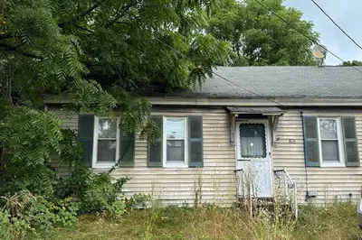 1876 Main St