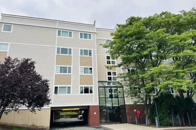 35 Desmoines Rd #203