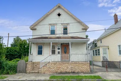 74 Bay St 1