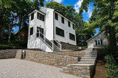9 Ledge St 1