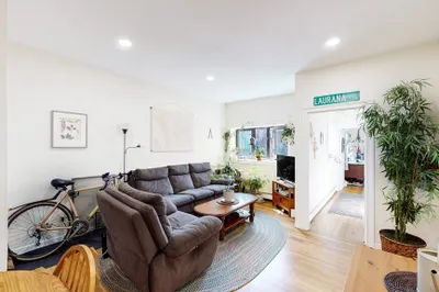 513 Beacon St #8