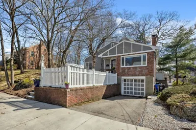 25 Clearwater Rd