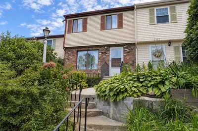 104 Village Dr #104 1