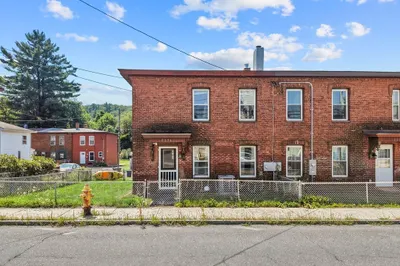 2271 Main St 1