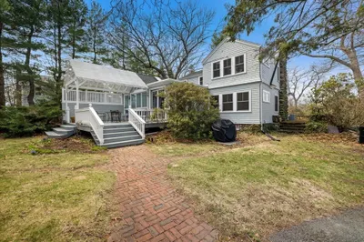 207 Pleasant Street 1
